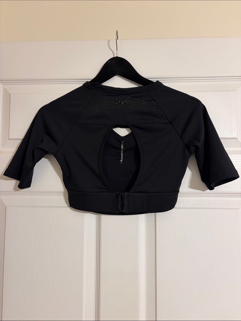 Gymshark Exo Black Ultra Crop Top Cutout Short Sleeve Size S - Picture 3 of 4